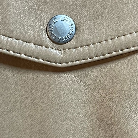 Levi's Women's Faux Leather Belted Shirt Jacket Size Large Color Cream - Picture 11 of 16